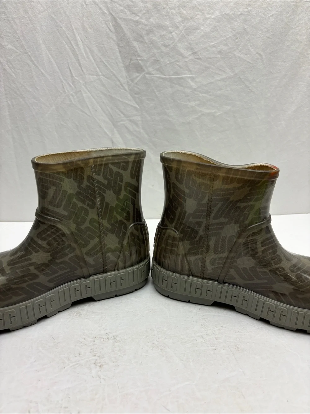UGG rain boots for little girls SZ 1, box 1 BA